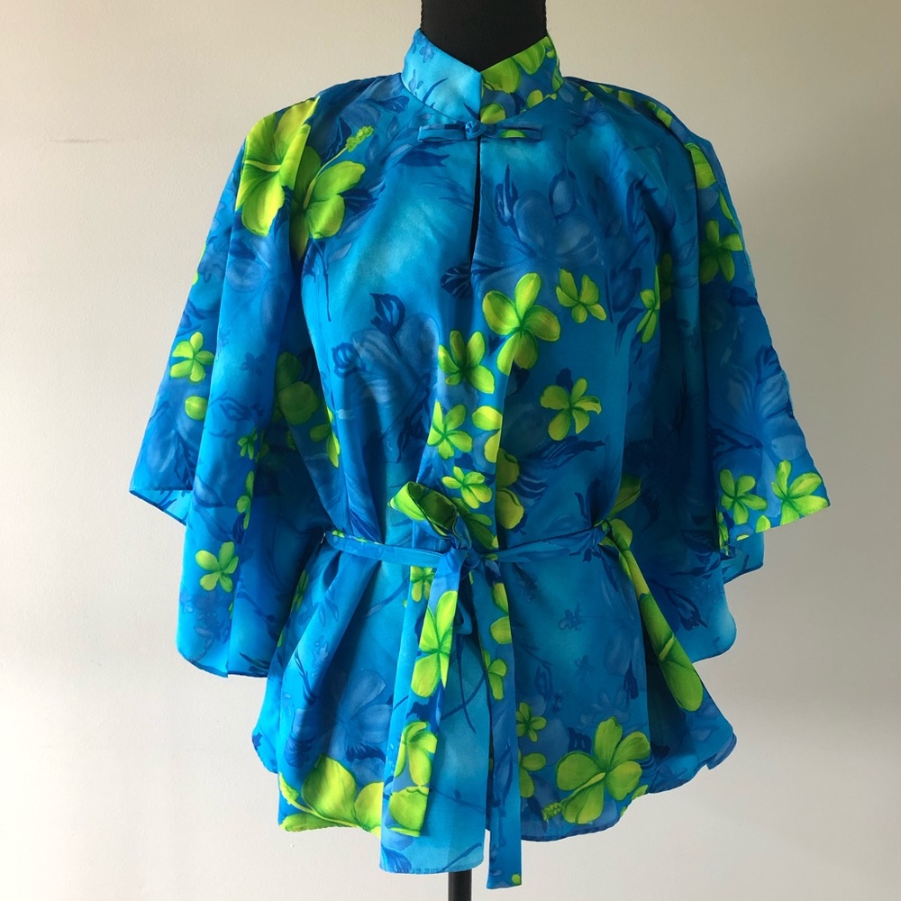 Women’s Vintage Luau Sportswear Blue floral Hawaiian front self tie top size O/S